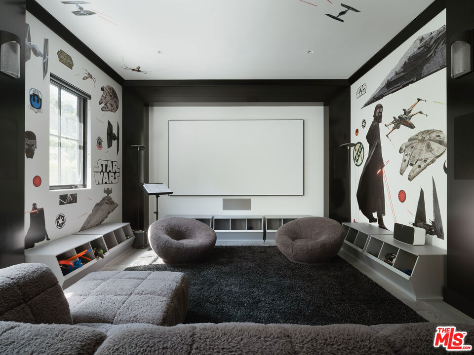 https://media.crmls.org/mediaz/569349cf-faf0-4972-be55-44901df10c71.jpg?preset=X-Large