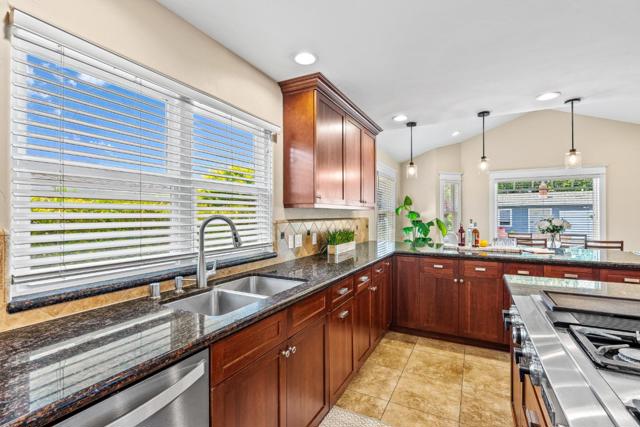 720 Gilroy Drive, Capitola CA: https://media.crmls.org/mediaz/56936767-aa6d-4786-85d7-1bb109b9ef79.jpg