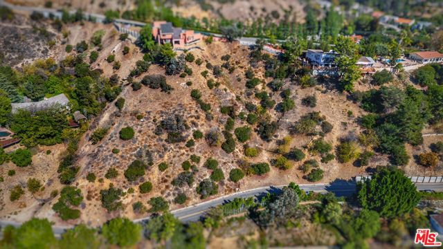 2811 Benedict Canyon Drive photo 4