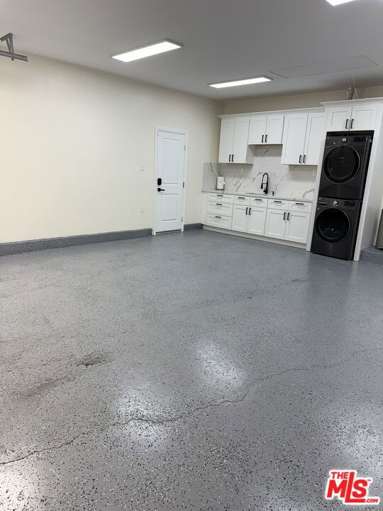 7627 Encino Avenue, Northridge CA: https://media.crmls.org/mediaz/56946d04-cf1e-4d41-8557-730b6c81850a.jpg