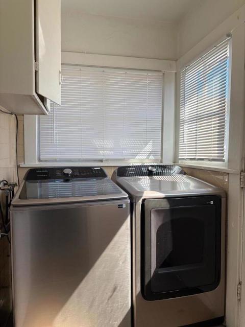 255 S 24th Street, San Jose CA: https://media.crmls.org/mediaz/5694c2cf-9656-48b6-82d5-74047d1a1738.jpg