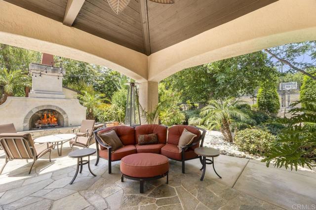 14963 Huntington Gate Drive, Poway CA: https://media.crmls.org/mediaz/56953f98-0a09-412f-adcf-9c9297b5a32c.jpg