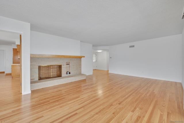 6186 Capri, San Diego CA: https://media.crmls.org/mediaz/5695dcd2-cdc2-4487-8797-1e9e250f176a.jpg
