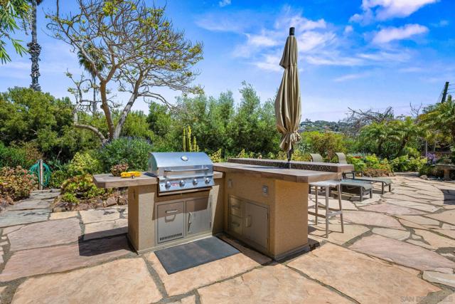 260 27Th St, Del Mar CA: https://media.crmls.org/mediaz/5695de47-9449-4975-9f77-9ee39f7e8ffd.jpg
