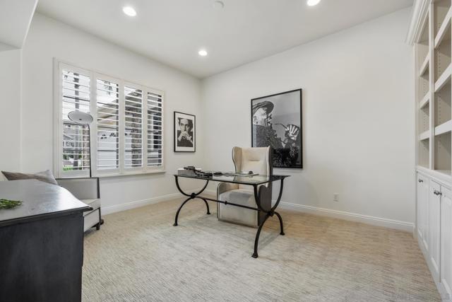 10263 Winecreek Ct, San Diego CA: https://media.crmls.org/mediaz/5695edca-42c3-436f-96be-65ecf117ede5.jpg