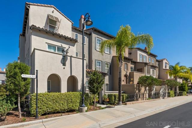 10556 Debreceni Way, San Diego CA: https://media.crmls.org/mediaz/56968e43-f056-4e10-abc9-0c08944e34d8.jpg