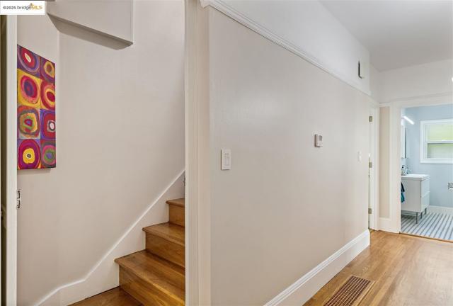 61 Wildwood Ave, Piedmont CA: https://media.crmls.org/mediaz/5696abe3-afaf-42a9-9a79-a0855a6aa79f.jpg