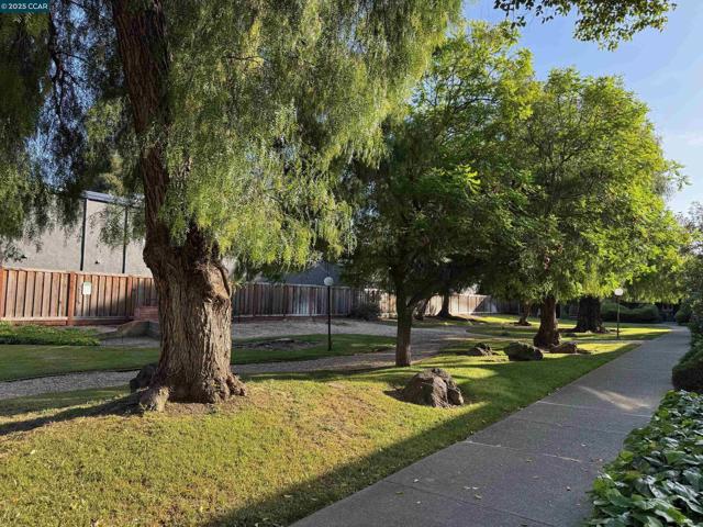 1060 Oak Grove Rd, Concord CA: https://media.crmls.org/mediaz/56975b00-dc2f-4271-8b81-6f08ab4566e4.jpg