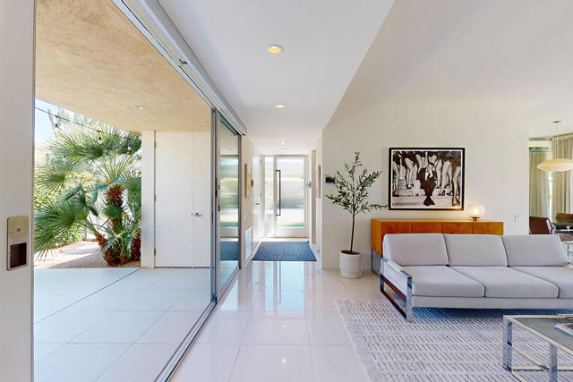 318 Desert Lakes Drive, Palm Springs, CA 92264