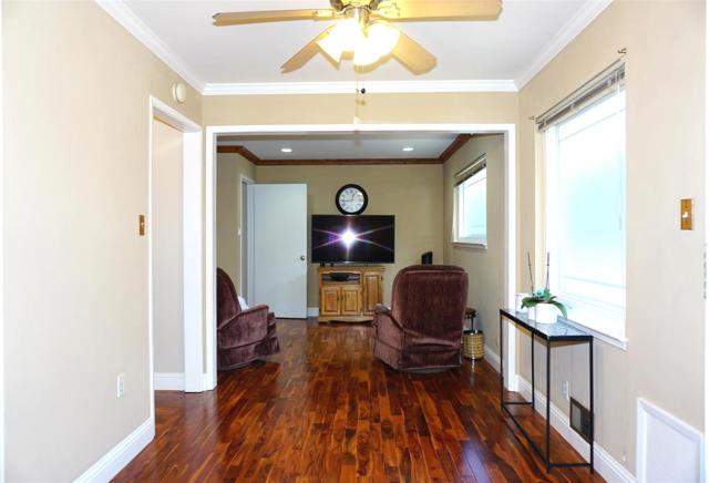 1401 Woodberry Avenue, San Mateo CA: https://media.crmls.org/mediaz/5697fa37-f806-4bec-8d77-67bc6c04637a.jpg