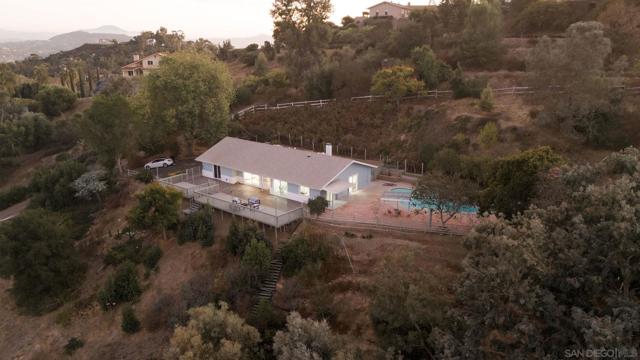 11774 Rocoso Rd, Lakeside CA: https://media.crmls.org/mediaz/56988bef-469e-488b-b58f-665317b9d8a0.jpg