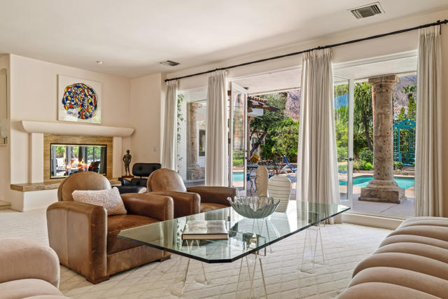 835 N Avenida Palmas, Palm Springs, CA 92262
