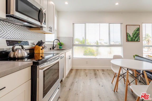 329 N Alexandria Avenue, Los Angeles CA: https://media.crmls.org/mediaz/5698b651-7ac0-4593-985d-97e44a0de0d1.jpg