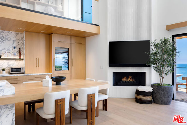 24818 Malibu Road, Malibu CA: https://media.crmls.org/mediaz/5699414f-df08-4e8f-b1ef-6cb9f25e0383.jpg