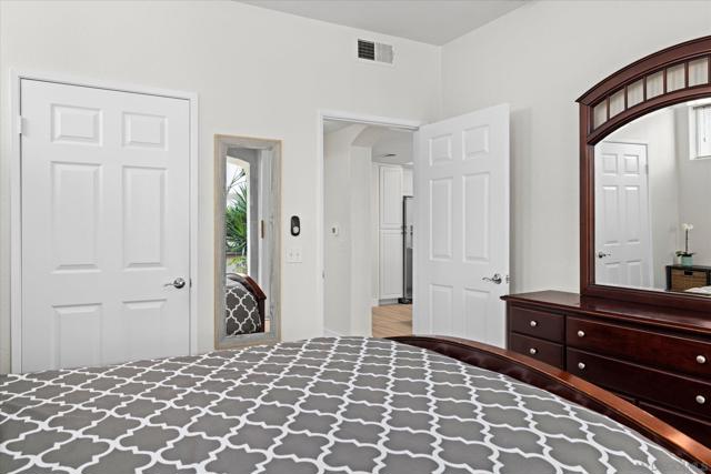 9237 Regents Rd., La Jolla CA: https://media.crmls.org/mediaz/5699536e-7677-4649-b12b-c77c6955ea70.jpg