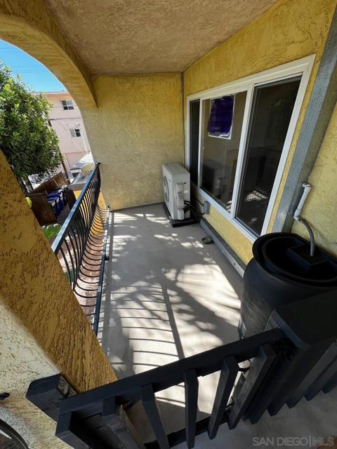 1927 Diamond St, San Diego CA: https://media.crmls.org/mediaz/56996649-b34c-4621-a1c4-af1a86344883.jpg