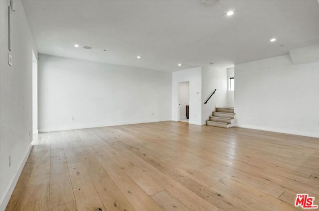 733 1/2 N Gramercy Place, Los Angeles CA: https://media.crmls.org/mediaz/56997fb7-48a5-4b32-b76d-6005cfb17274.jpg