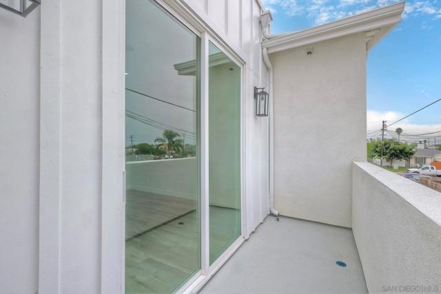 962 Florence St, Imperial Beach CA: https://media.crmls.org/mediaz/5699b78e-e8d5-4cb3-b151-377e002480ea.jpg