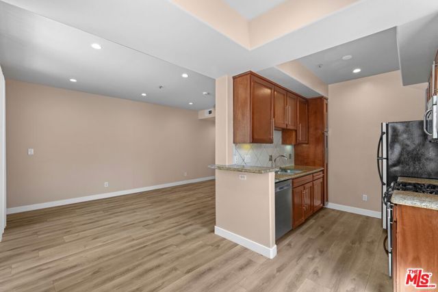 10275 Missouri Avenue, Los Angeles CA: https://media.crmls.org/mediaz/569a0817-b169-4d65-9495-866636062be8.jpg