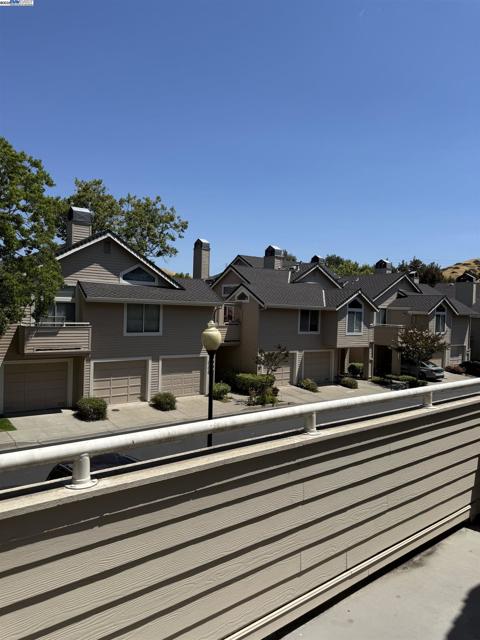 132 Crosswind Court, Hercules CA: https://media.crmls.org/mediaz/569a8e9f-f807-4b01-a4ea-72e3f0609154.jpg