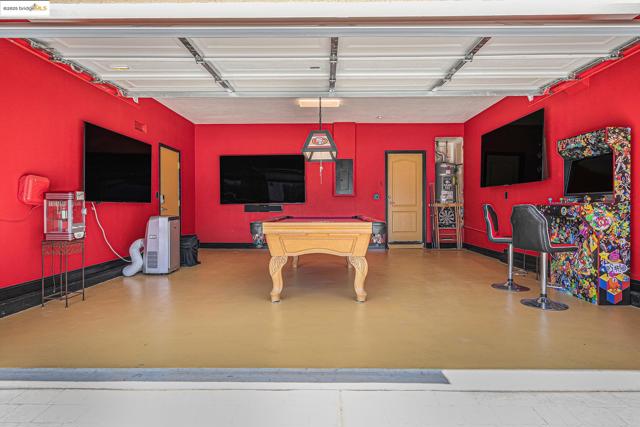 140 Ridge Crest Ct, Oakley CA: https://media.crmls.org/mediaz/569af041-4200-4e61-b5c5-4c5c7b1d5bb5.jpg