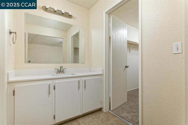 4301 Beechnut Ln, Oakley CA: https://media.crmls.org/mediaz/569b0b47-89d4-4fe9-a52e-ef8b95d8da8d.jpg
