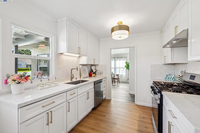 37107 Holly St, Fremont CA: https://media.crmls.org/mediaz/569bdff5-c872-48b6-95cc-9bdc2fb4eb71.jpg
