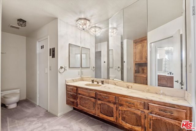 4560 Densmore Avenue, Encino CA: https://media.crmls.org/mediaz/569bfb8f-0e25-4c78-b56d-fd20326fcdfd.jpg