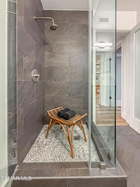 123 Lake Sherwood Drive, Lake Sherwood CA: https://media.crmls.org/mediaz/569ccd4a-fccb-4752-8073-7d34b095b28c.jpg
