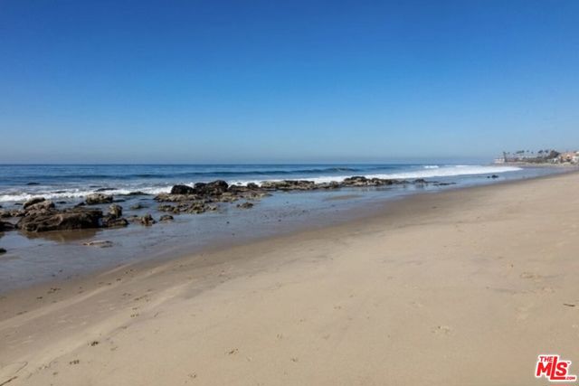 20832 Pacific Coast Highway, Malibu CA: https://media.crmls.org/mediaz/569db9bc-694b-483e-b483-636fef6134f6.jpg