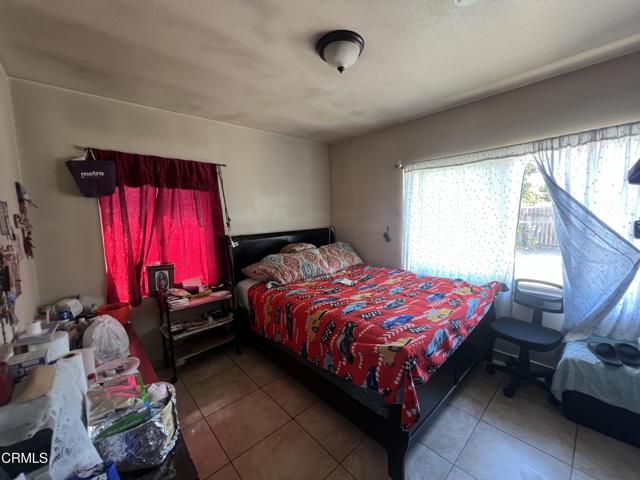 502 504 E Hemlock Street, Oxnard CA: https://media.crmls.org/mediaz/569df3df-4729-4db5-abd6-16612ece7fe4.jpg