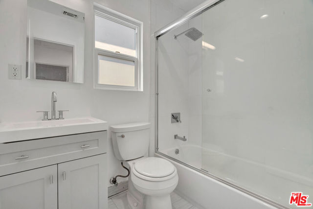 119 Paloma Avenue, Venice CA: https://media.crmls.org/mediaz/569eb534-a197-43ff-994b-3c053397e5de.jpg