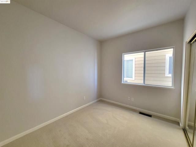 386 Bay Ridge Drive, Daly City CA: https://media.crmls.org/mediaz/569eb6ed-924b-4bb1-8133-39fc84ca6deb.jpg