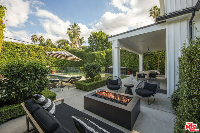 726 N Alta Vista Boulevard, Los Angeles CA: https://media.crmls.org/mediaz/569eba11-781d-482b-978e-b287ac18bbc8.jpg