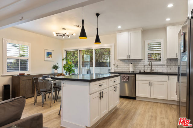 3839 Marcasel Avenue, Los Angeles CA: https://media.crmls.org/mediaz/569ef6c3-5aab-463f-8d53-4888e27dc27e.jpg