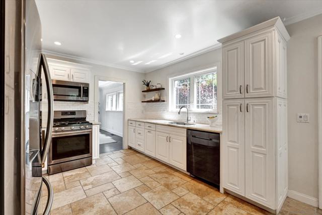 1901 N Catalina Street, Los Angeles CA: https://media.crmls.org/mediaz/569f3084-2a38-4d6f-8087-75f576cb467b.jpg