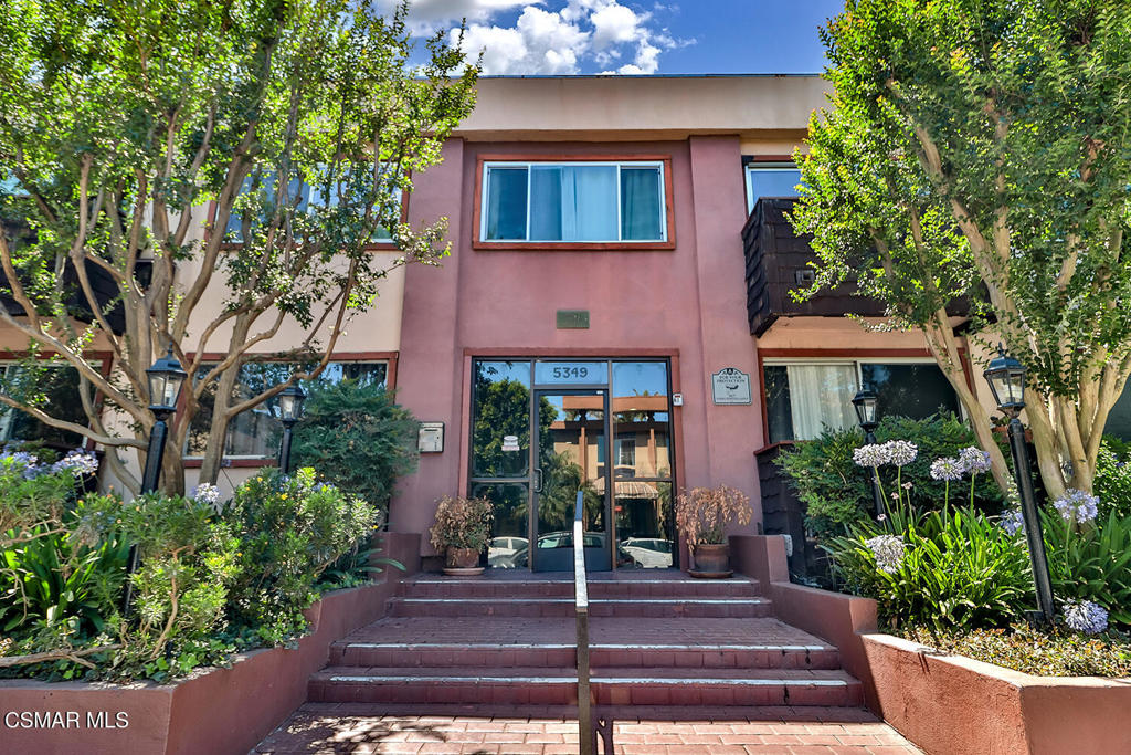 5349 Newcastle Avenue #28