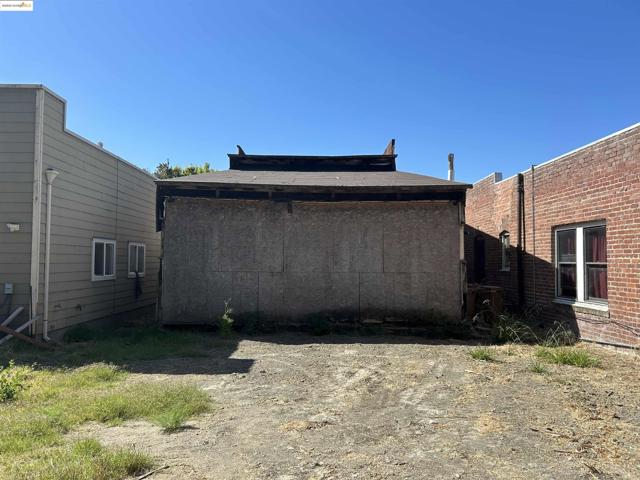 39 Main St, Isleton CA: https://media.crmls.org/mediaz/569f99d8-7694-4ef9-ae8a-e4570b6dc272.jpg
