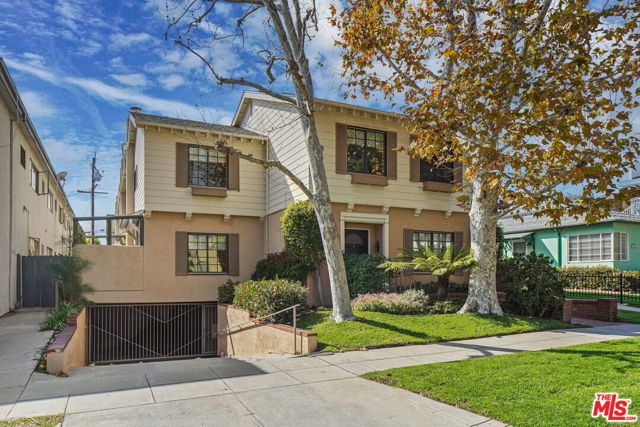 928 11Th Street 1 Santa Monica, California Gorgeous, newly redesigned single-family sized townhome in the heart of vibrant Wilshire-Montana neighborhood! The feeling of home greets you at the door and carries throughout. Massive living space w/open concept European Style Chef's Kitchen w/7'X5' Island.Calcutta marble backsplash, newly upgraded appliances including 36"Wolf Range&36" Sub-Zero refrigerator/freezer. Bedroom on main level w/stunning en-suite bath. 2nd floor grand main suite w/2 large closets-1walk-in + 1pitched reach-in closet, stand alone soaking tub & floor to ceiling glass shower.2 more spacious bdrms on this level +additional full bath. Bonus den on lower level perfect for work-out area or media room. Custom designed color palate, high end fixtures, and European Oak flooring all around. Enjoy a delicious cup of coffee, savor a bite, fire up the grill, or get fire pit flames going in your oversized patio. Must see!