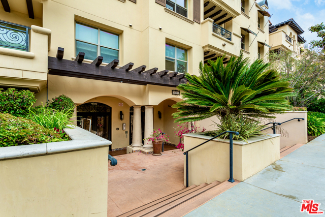 5037 Rosewood Ave #201, Los Angeles, CA 90004