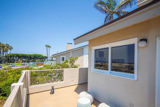 54 Half Moon Bend, Coronado CA: https://media.crmls.org/mediaz/56a04709-8202-4c5b-aaa1-6ccfba8bf35f.jpg