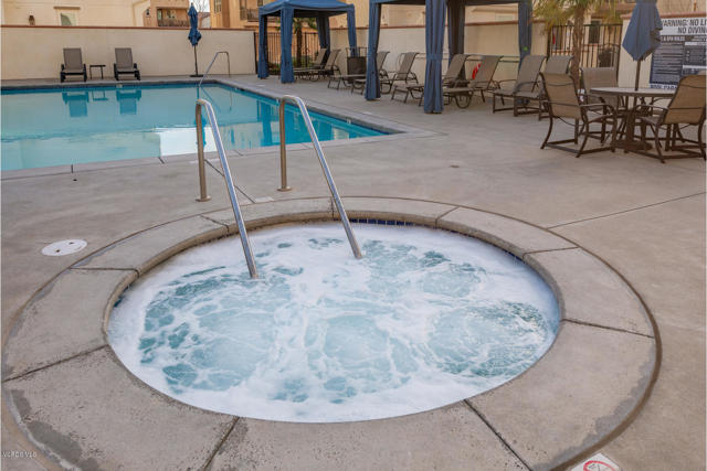 176 Sawbuck Street, Camarillo CA: https://media.crmls.org/mediaz/56a06b5c-8dcf-4572-a600-3c79c00eef20.jpg