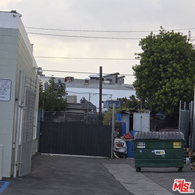 Image 9 of 22 For 455 Alondra Boulevard