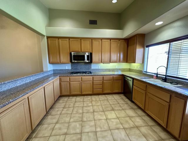 3827 Sandy Point Drive, Blythe CA: https://media.crmls.org/mediaz/56a106f2-9827-40e2-9b92-6d9c896e3f65.jpg
