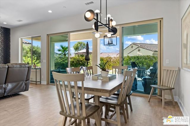 17 Cork Tree, Rancho Mirage CA: https://media.crmls.org/mediaz/56a10dbd-34d8-4267-bf41-7b07f683c349.jpg