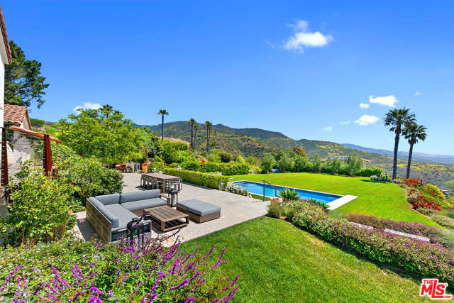 27450 Calicut Road, Malibu CA: https://media.crmls.org/mediaz/56a12ca6-78cc-468d-aa6b-e65764cd7255.jpg