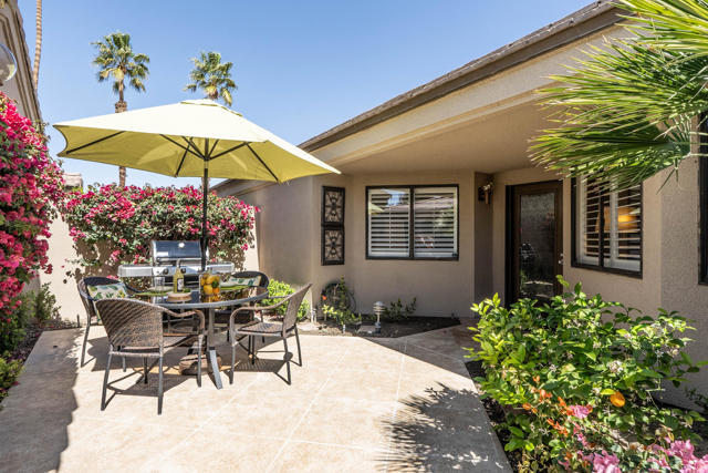 39432 Narcissus Way, Palm Desert CA: https://media.crmls.org/mediaz/56a1d5ce-d1c9-4ddb-9de1-36667d5c45d6.jpg