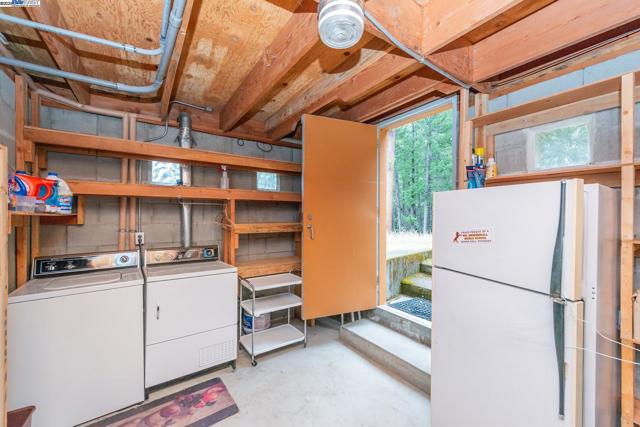 8341 East Side Rd, Trinity Center CA: https://media.crmls.org/mediaz/56a1dcd5-1669-4d55-baed-342a27c52a8d.jpg