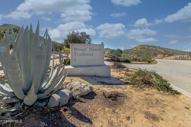 388 Country Club Drive, Simi Valley CA: https://media.crmls.org/mediaz/56a1de94-70f4-48d9-bb9d-0e22fde47aae.jpg