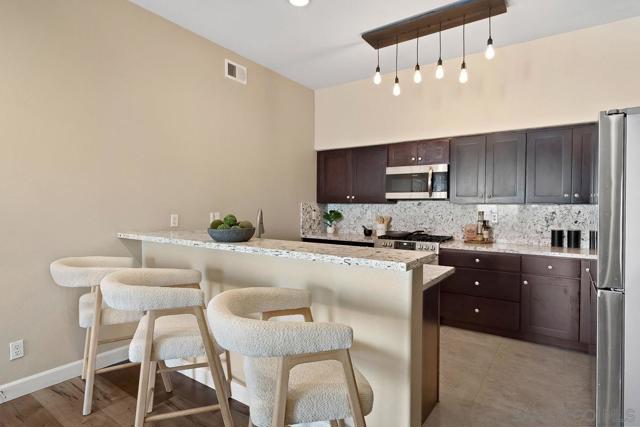 12362 Carmel Country Rd, San Diego CA: https://media.crmls.org/mediaz/56a2acc7-dcb7-449c-a713-19f1ce3deea7.jpg